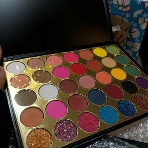 Eyeshadow palette